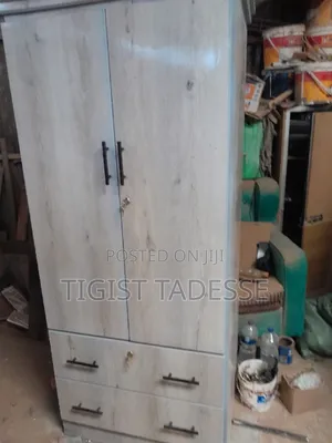 Cupboard 80cm ላምኔት መሀል ለይ አካፋይ እና መደርደሪያ ያለው