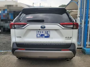 Toyota RAV4 2023 White