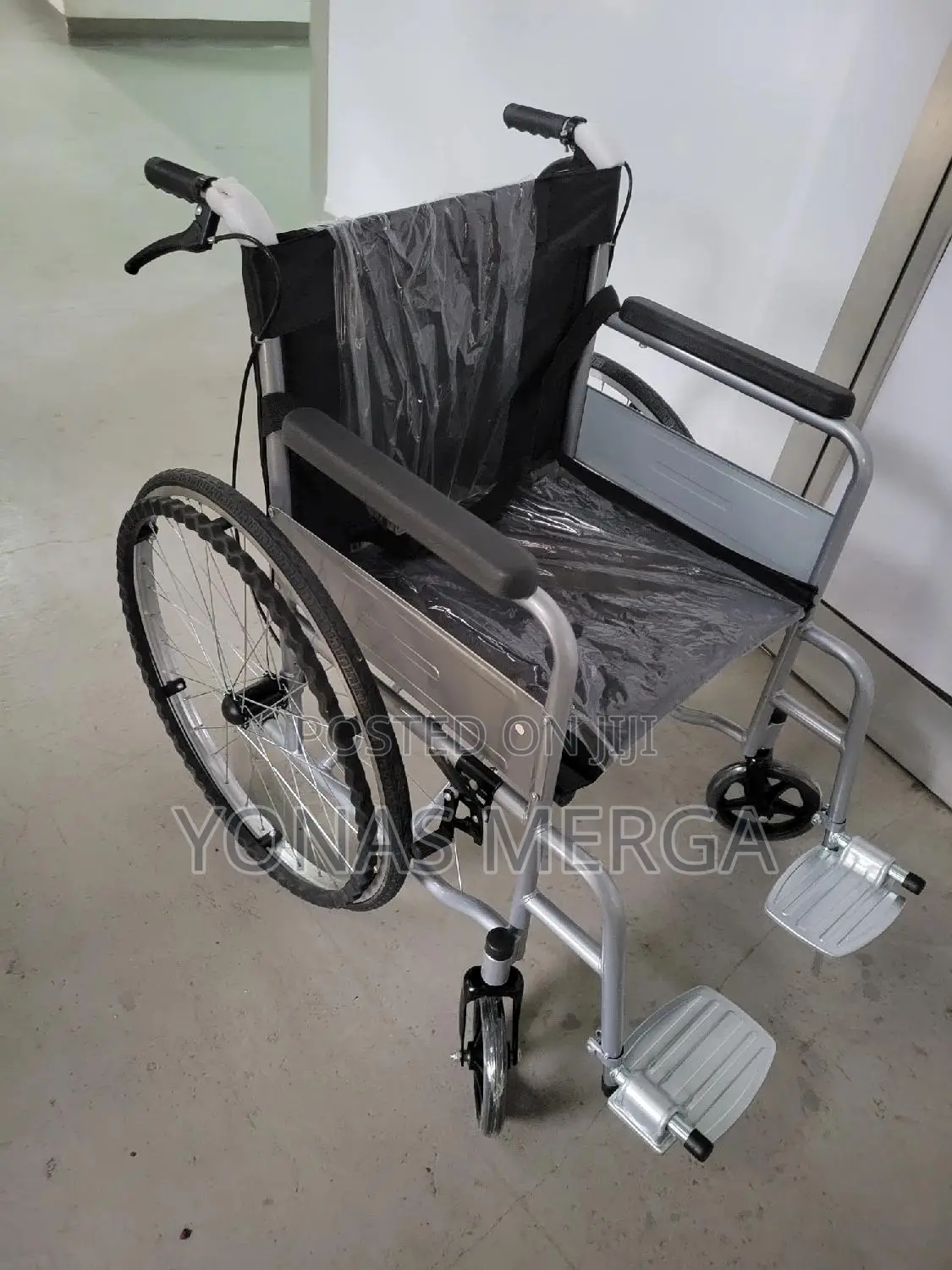 New +Wheelchair Easy to Operate and Easy to Fold. Equipped