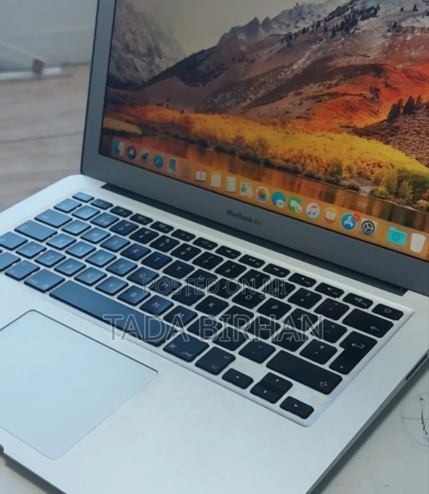 Laptop Apple MacBook Air 2024 M3 13-Inch 8GB Intel Core I5 SSD 256GB