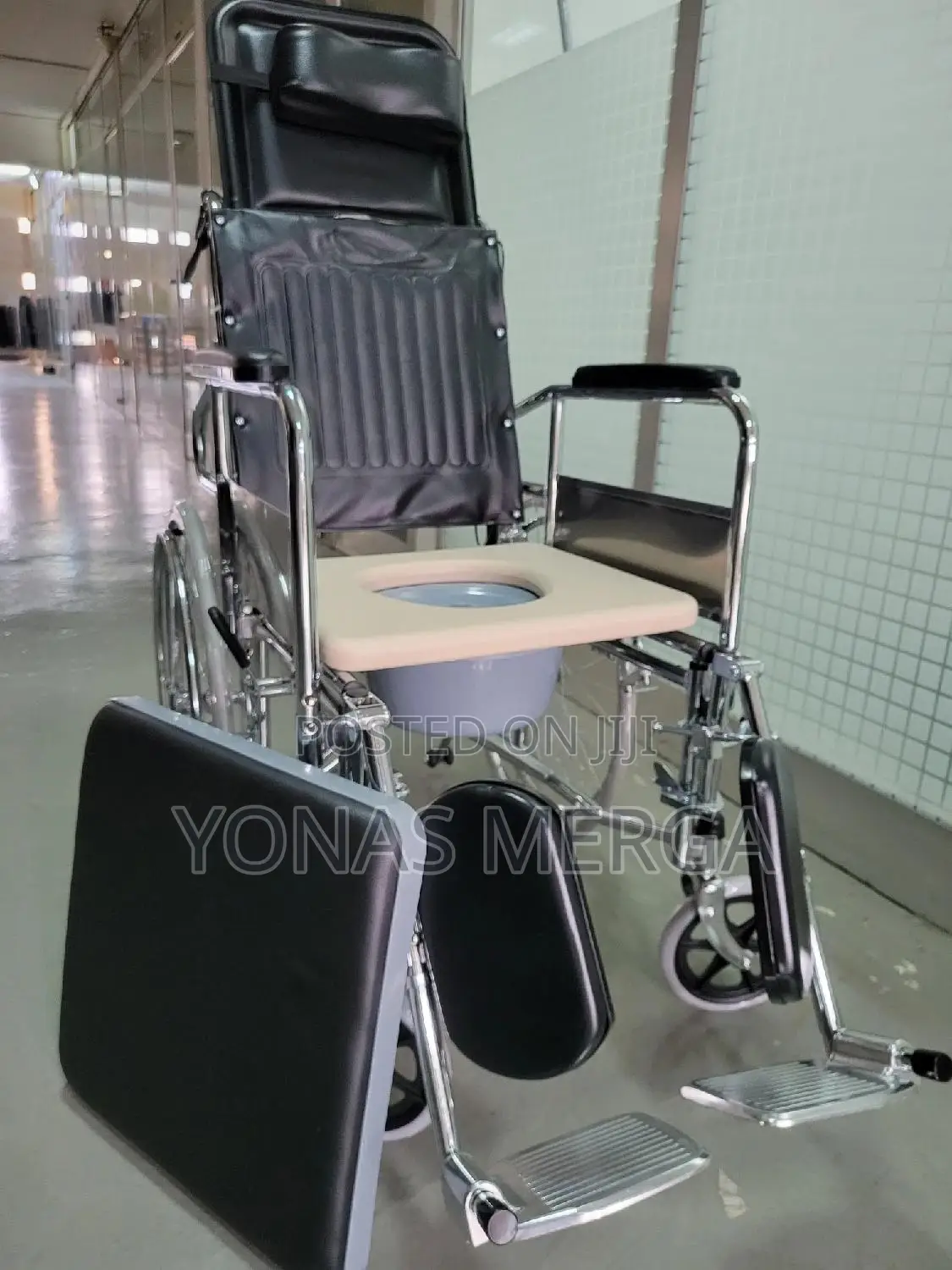 Wheelchair With Chamber Pot, Adjustable Foot Pedal,Nice