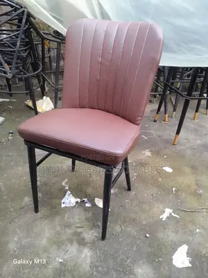 የሆቴል የካፌ የሥጋ ቤት የባር ወምበርና ጠረጼዛ