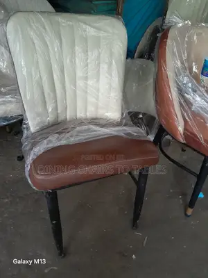 የሆቴል የካፌ የሥጋ ቤት የባር ወምበርና ጠረጼዛ