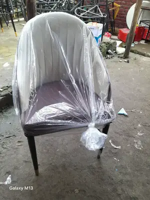 የሆቴል የካፌ የሥጋ ቤት የባር ወምበርና ጠረጼዛ