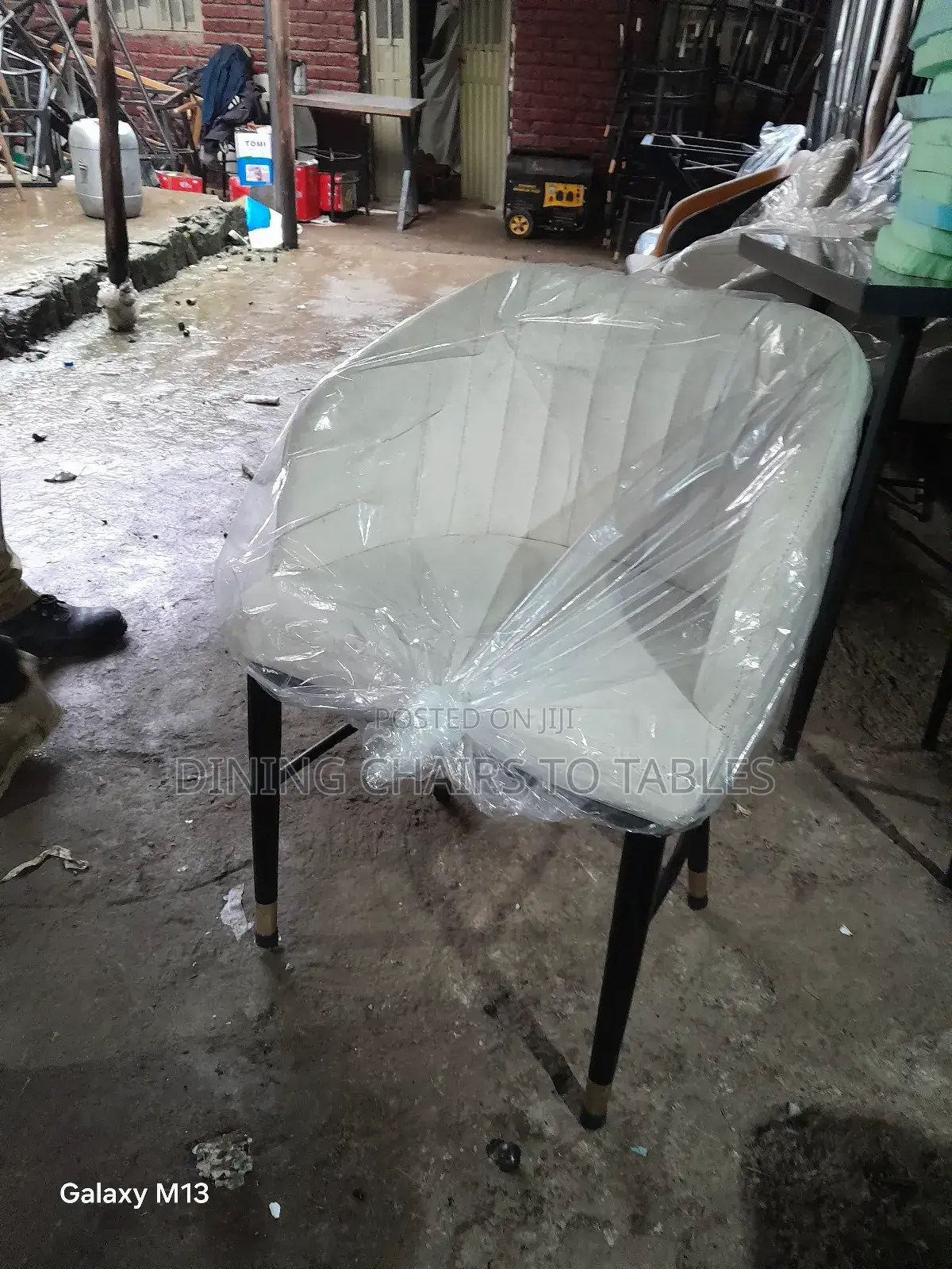 የሆቴል የካፌ የሥጋ ቤት የባር ወምበርና ጠረጼዛ