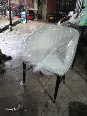 የሆቴል የካፌ የሥጋ ቤት የባር ወምበርና ጠረጼዛ