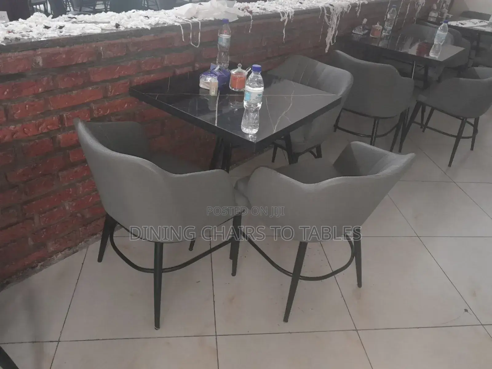 የሆቴል የካፌ የሥጋ ቤት የባር ወምበርና ጠረጼዛ