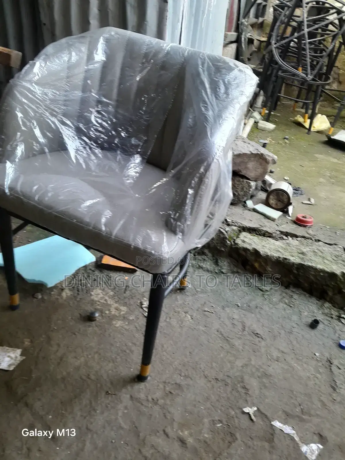 የሆቴል የካፌ የሥጋ ቤት የባር ወምበርና ጠረጼዛ