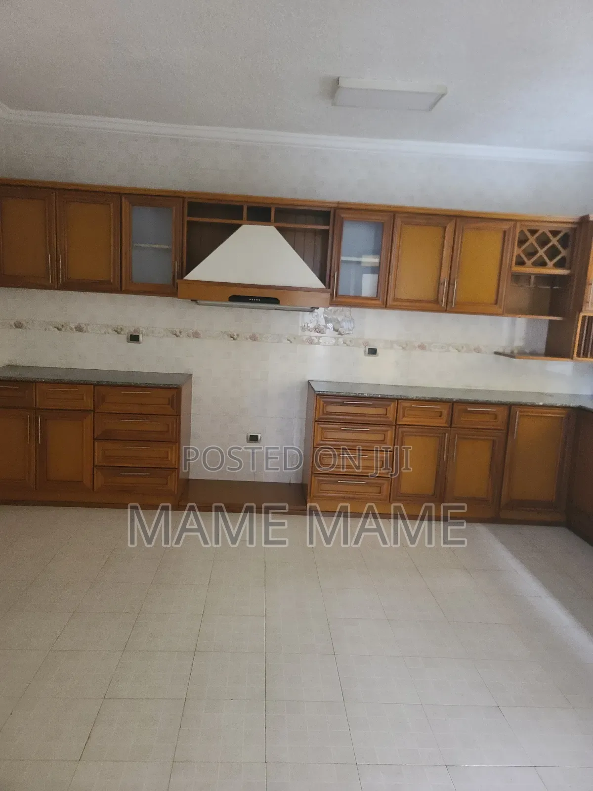 9bdrm House in Addis Abeba, Bole for rent