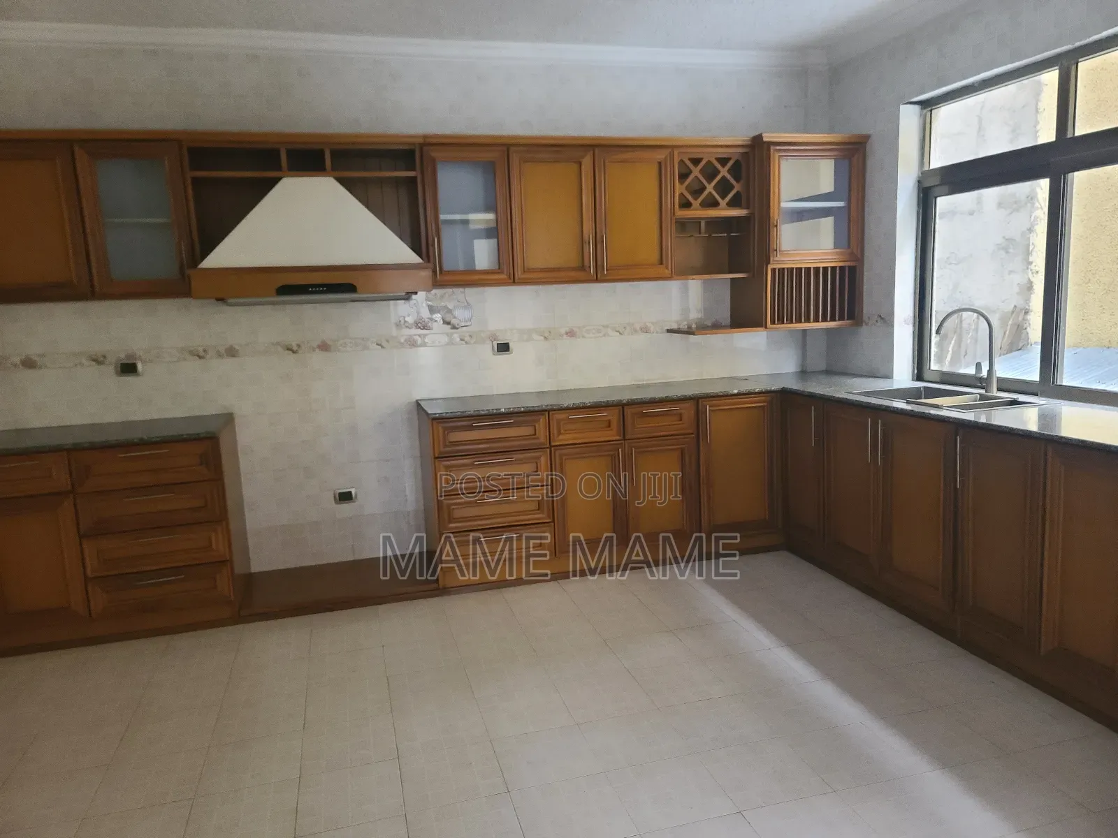 9bdrm House in Addis Abeba, Bole for rent