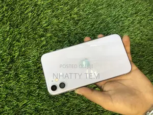 New Apple iPhone 11 64 GB Purple