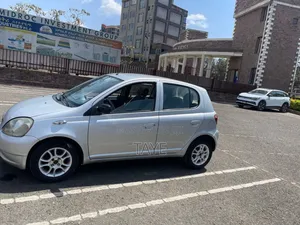 Photo - Toyota Vitz 2001 Silver