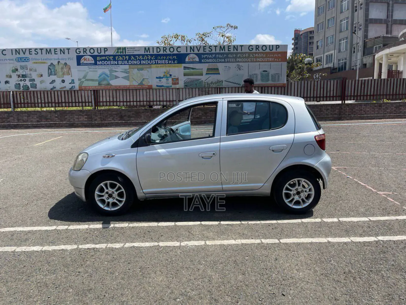 Toyota Vitz 2001 Silver