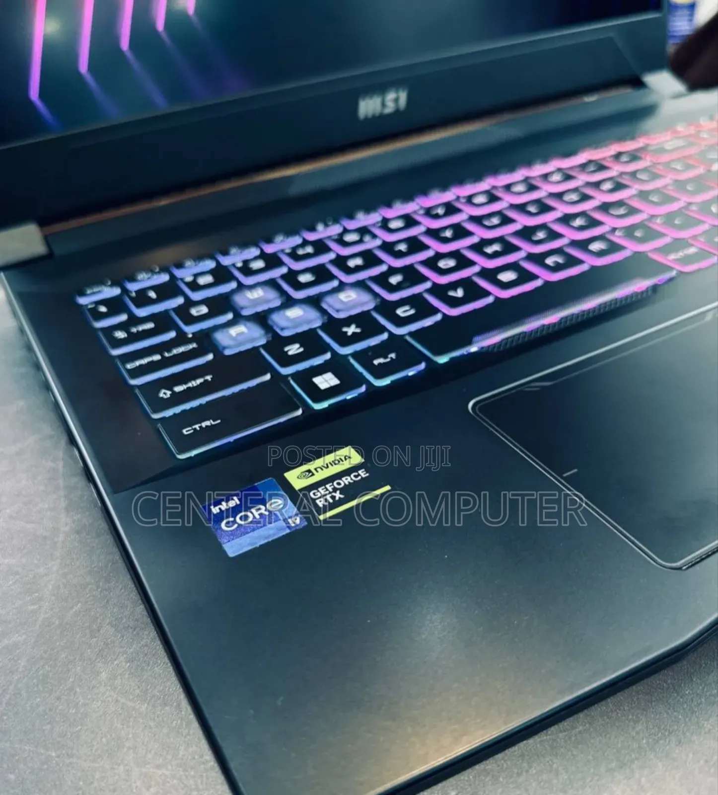 New Laptop MSI Creator 17 B11ug-223 18GB Intel Core I9 SSD 512GB