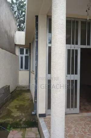 3bdrm House in Goro Yerer, L-Shape, Bole for sale