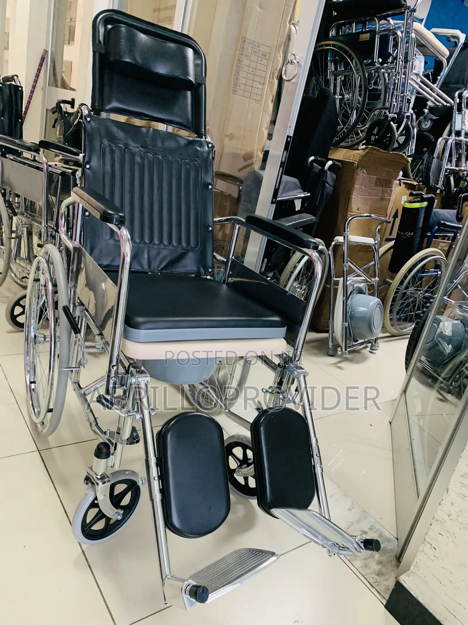 Lightweight Wheelchair With Toilet Wheelchair in 150kg Load