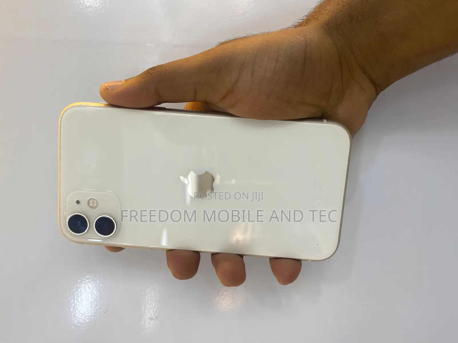 New Apple iPhone 11 64 GB White