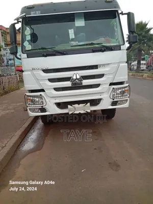 Photo - Sinotruk With Bank