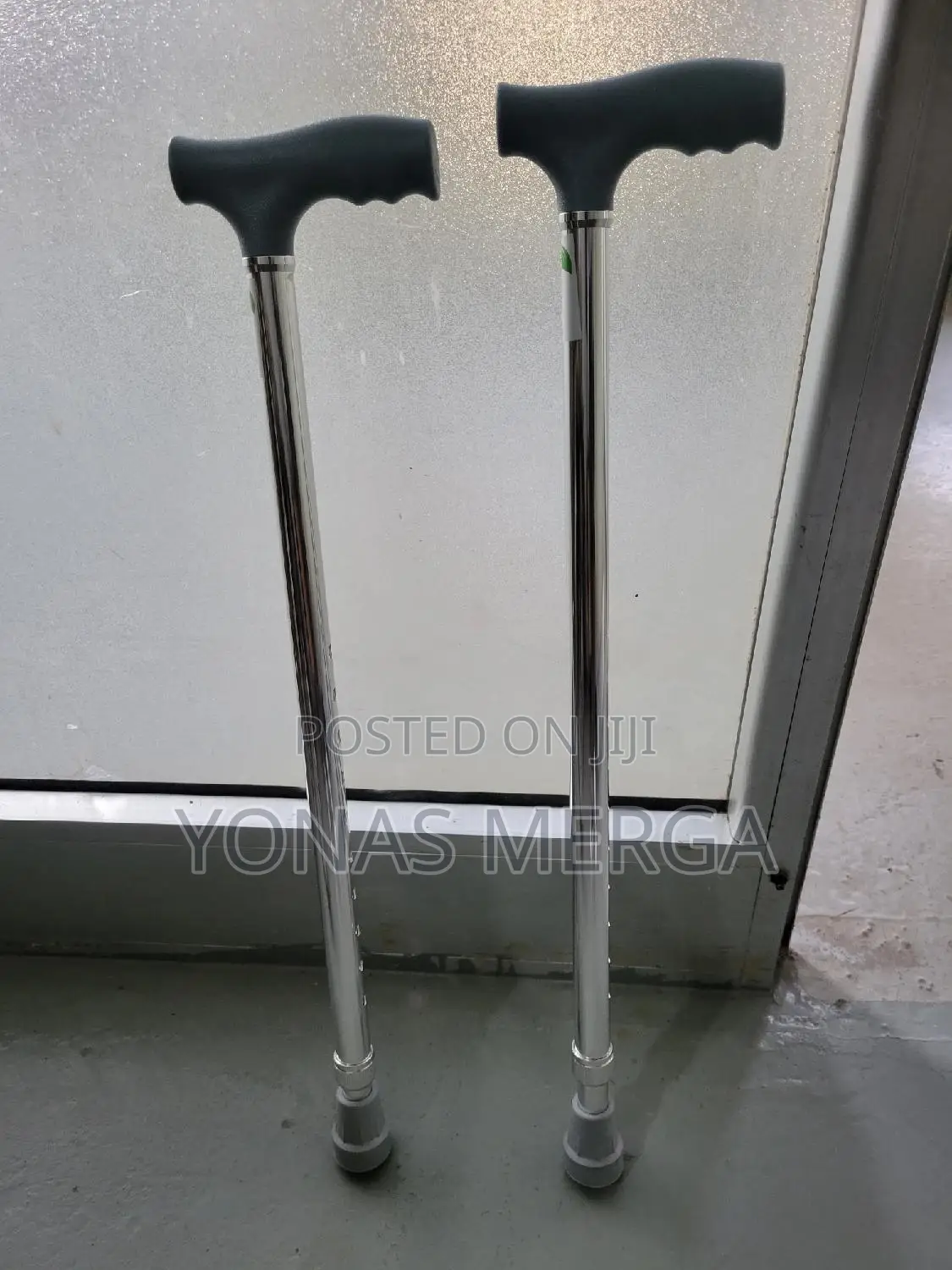 Walking Stick Adjustment Feature Ensures Proper Load Bearing