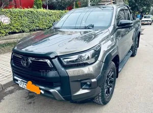 Toyota Hilux 2022 Gray