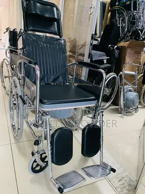 New Packed Toilet Wheelchair Capacity of 150 Kg Wheelchair