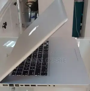 New Laptop Apple MacBook Pro 2011 4GB Intel Core I7 SSD 750GB