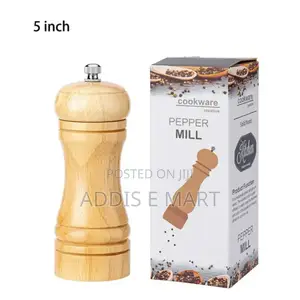 S%Wooden Peper Grinder Spice Container