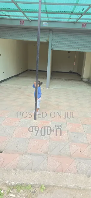 የሚሸጥ 40/60 ኮንዶሚኒየም ሱቅ