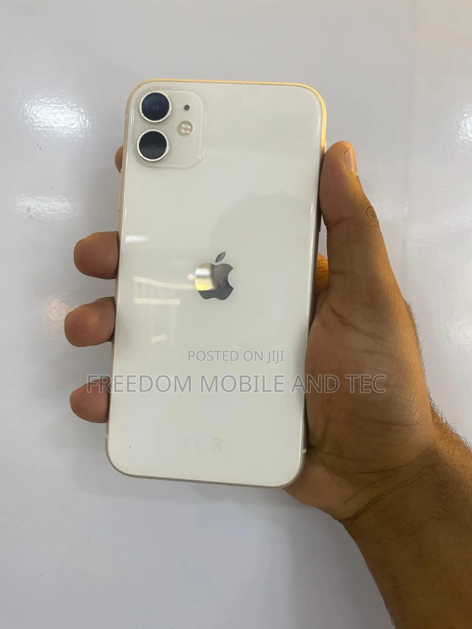 New Apple iPhone 11 64 GB White