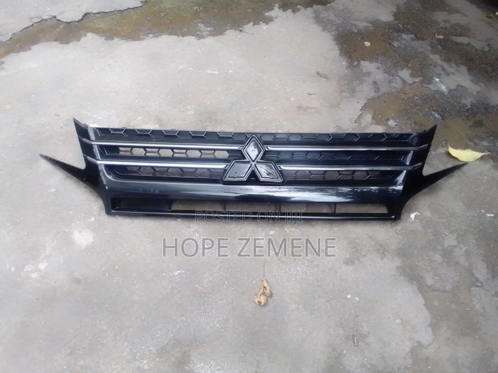 Mitsibushi Attrage Radiator Grill