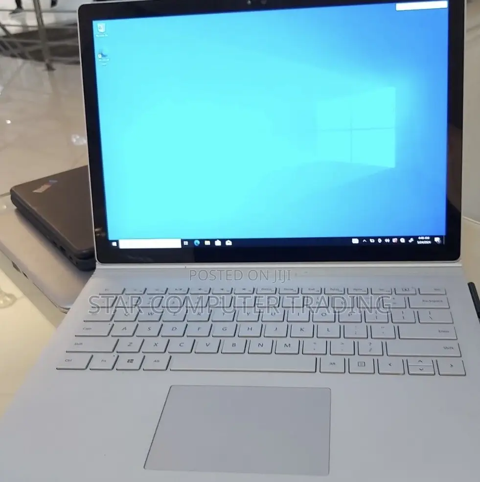 New Laptop Microsoft Surface 8GB Intel Core I5 SSD 256GB