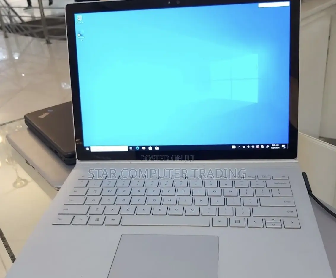 New Laptop Microsoft Surface 8GB Intel Core I5 SSD 256GB