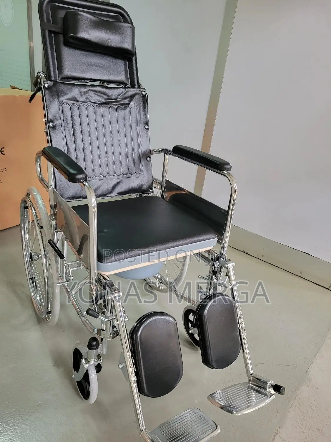 Commode Wheelchair +Comfortable Leg Supports and PE Flip-Up