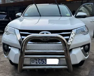 Photo - Toyota Fortuner 2018 White