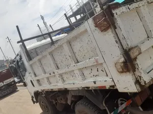 Isuzu 2010 ገልባጭ