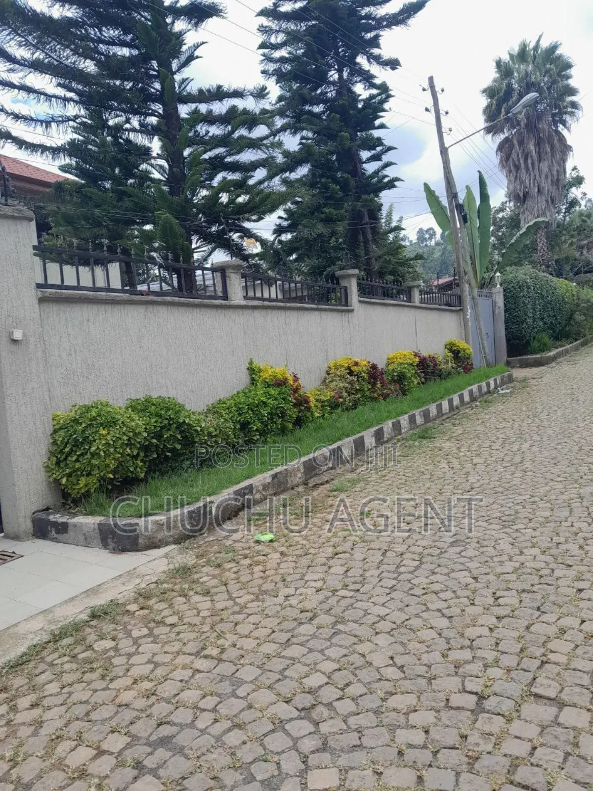 5bdrm Townhouse/Terrace in Bole for sale