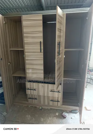 Photo - የልብስ ቁምሳጥን