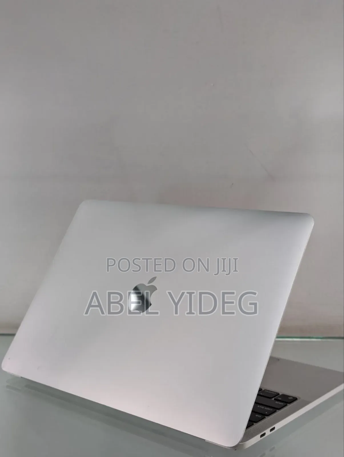 New Laptop Apple MacBook Pro 2022 M2 24GB Apple M2 SSD 2T