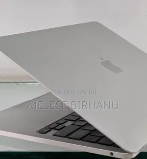 Photo - New Laptop Apple MacBook Air 2022 M2 24GB Apple M2 SSD 2T