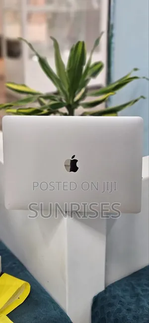 Photo - New Laptop Apple MacBook Pro 2022 M2 24GB Apple M2 SSD 2T