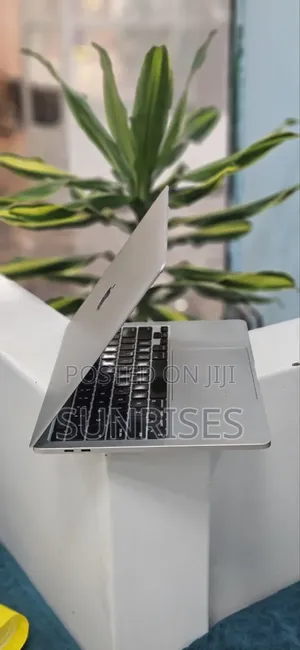 New Laptop Apple MacBook Pro 2022 M2 24GB Apple M2 SSD 2T