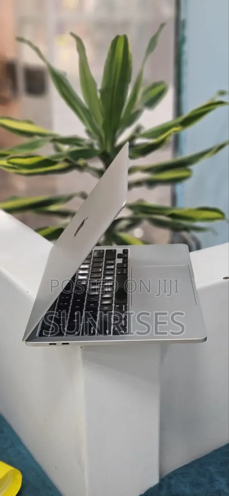 New Laptop Apple MacBook Pro 2022 M2 24GB Apple M2 SSD 2T