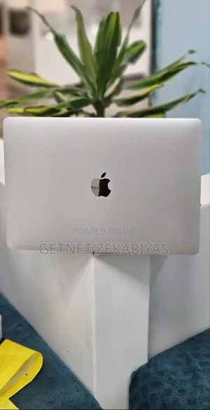 Photo - New Laptop Apple MacBook Pro 24GB Apple M2 SSD 2T