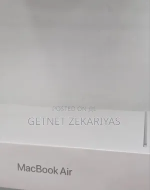 Photo - New Laptop Apple MacBook Air 2022 M2 8GB Apple M2 SSD 512GB