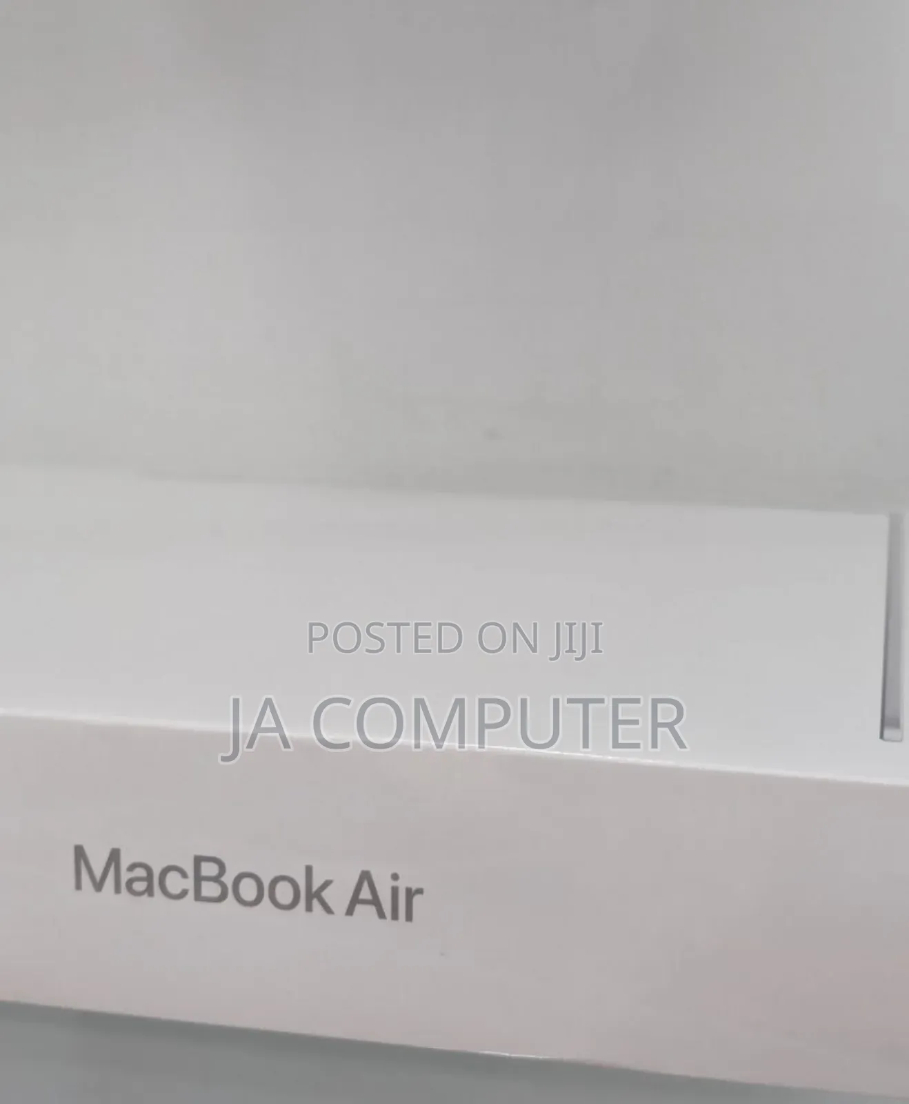 New Laptop Apple MacBook Air 2022 M2 8GB Apple M2 SSD 256GB