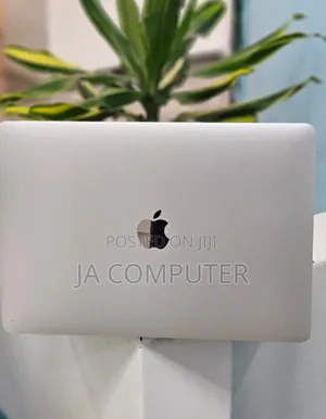 New Laptop Apple MacBook Pro 2022 M2 24GB Apple M2 SSD 2T