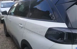 Peugeot 5008 2021 White