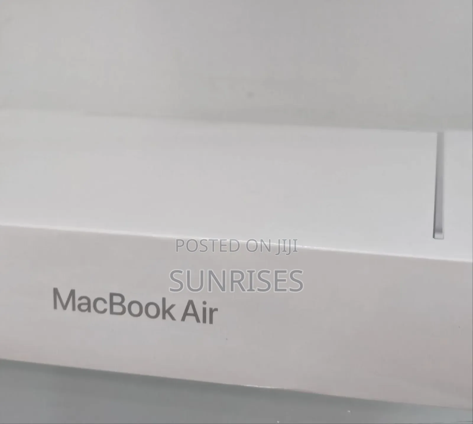 New Laptop Apple MacBook Air 2022 M2 8GB Apple M2 SSD 512GB