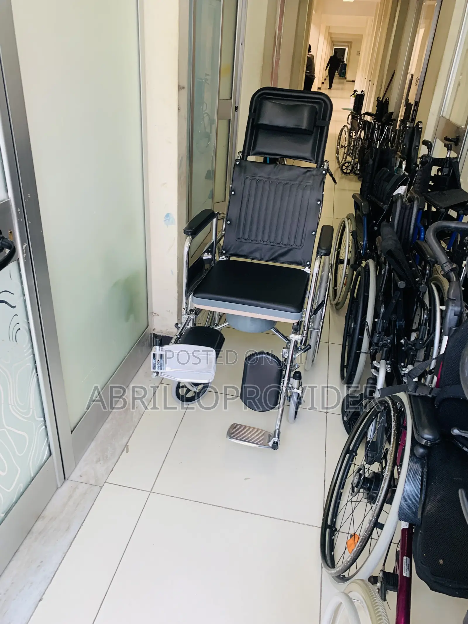 New Wheel-Chair Commode Multiple Functions Wheelchair