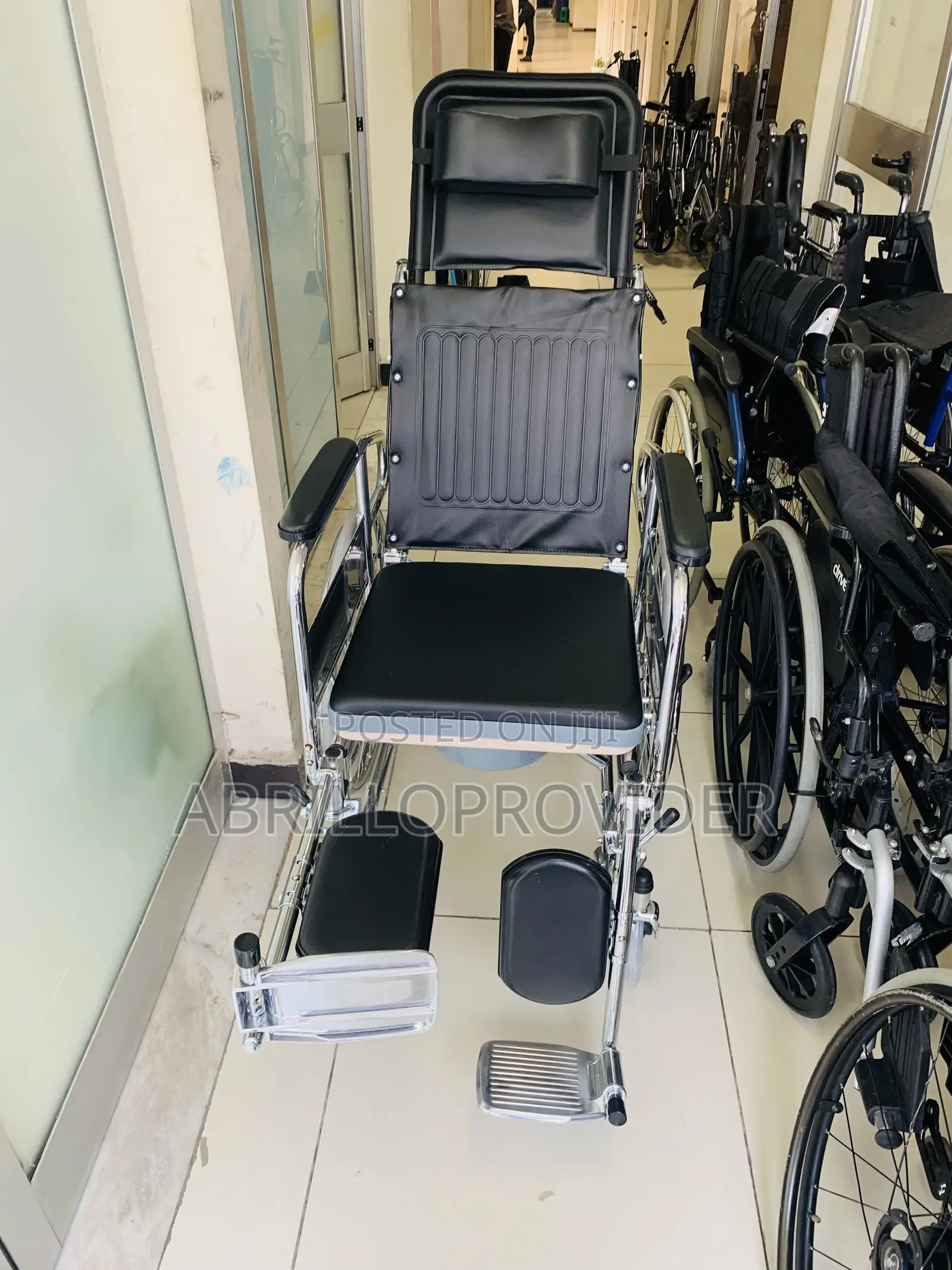 New and Packed Wheelchair Folding Palsy Wheelchair in Fold